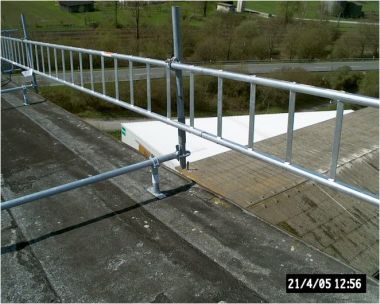 Layher Bautechnik: Aufdach-Ortganggeländer (verzinkt oder Alu)